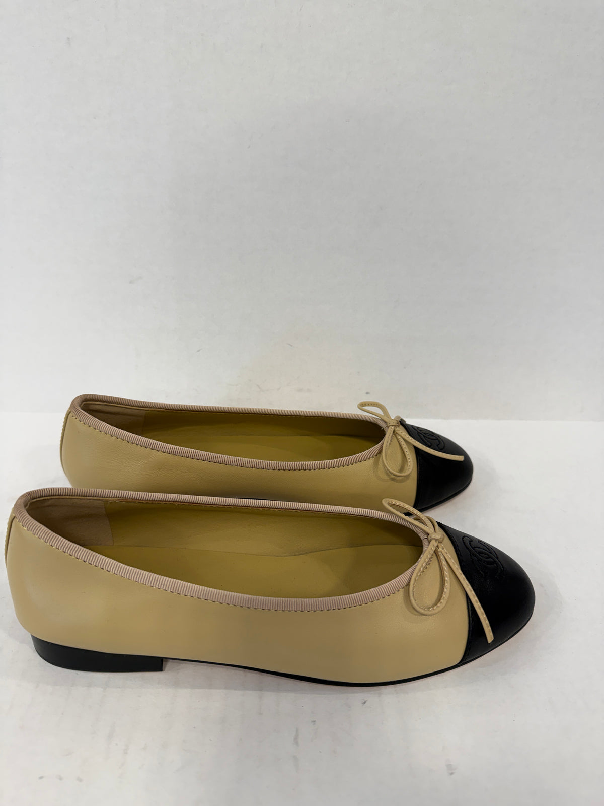 CHANEL Ballet Flat NWT Size 8 - EU38