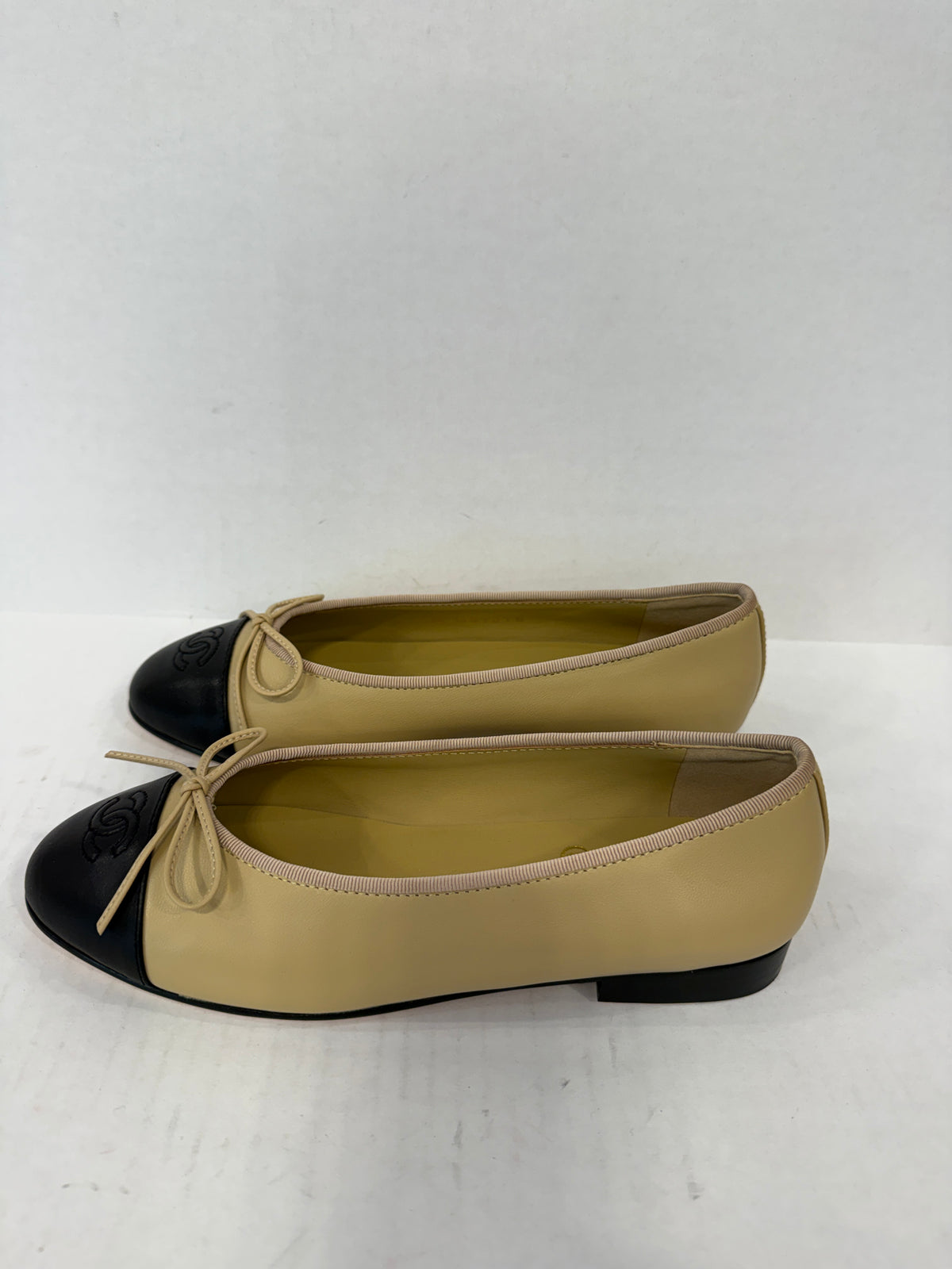 CHANEL Ballet Flat NWT Size 8 - EU38