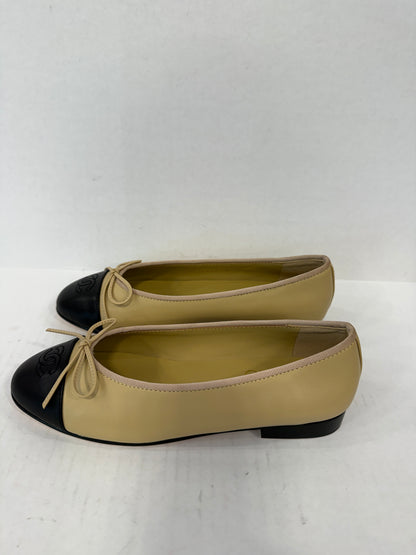 CHANEL Ballet Flat NWT Size 8 - EU38