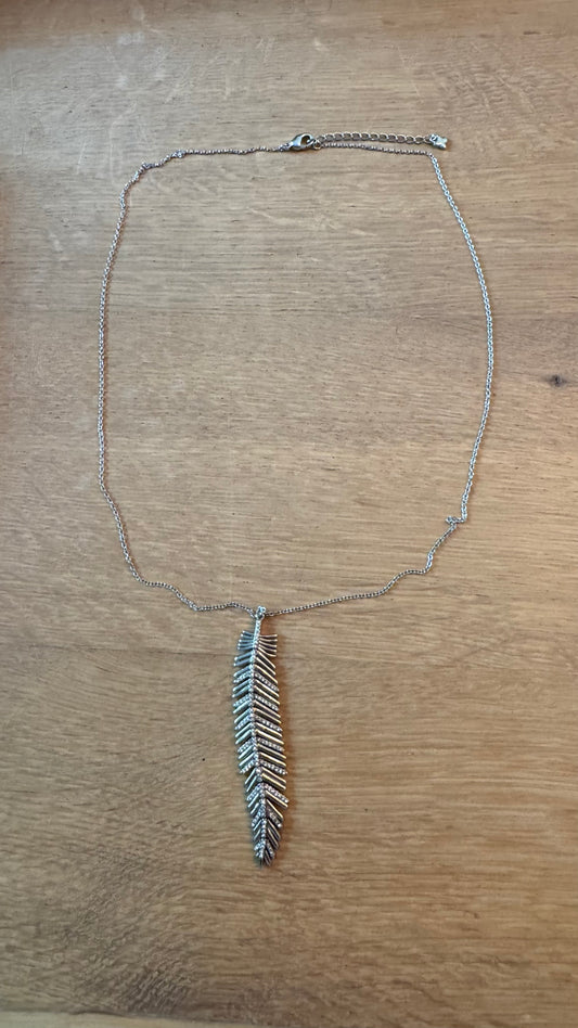 NO BRAND Silver Tone Light As A Feather Necklace