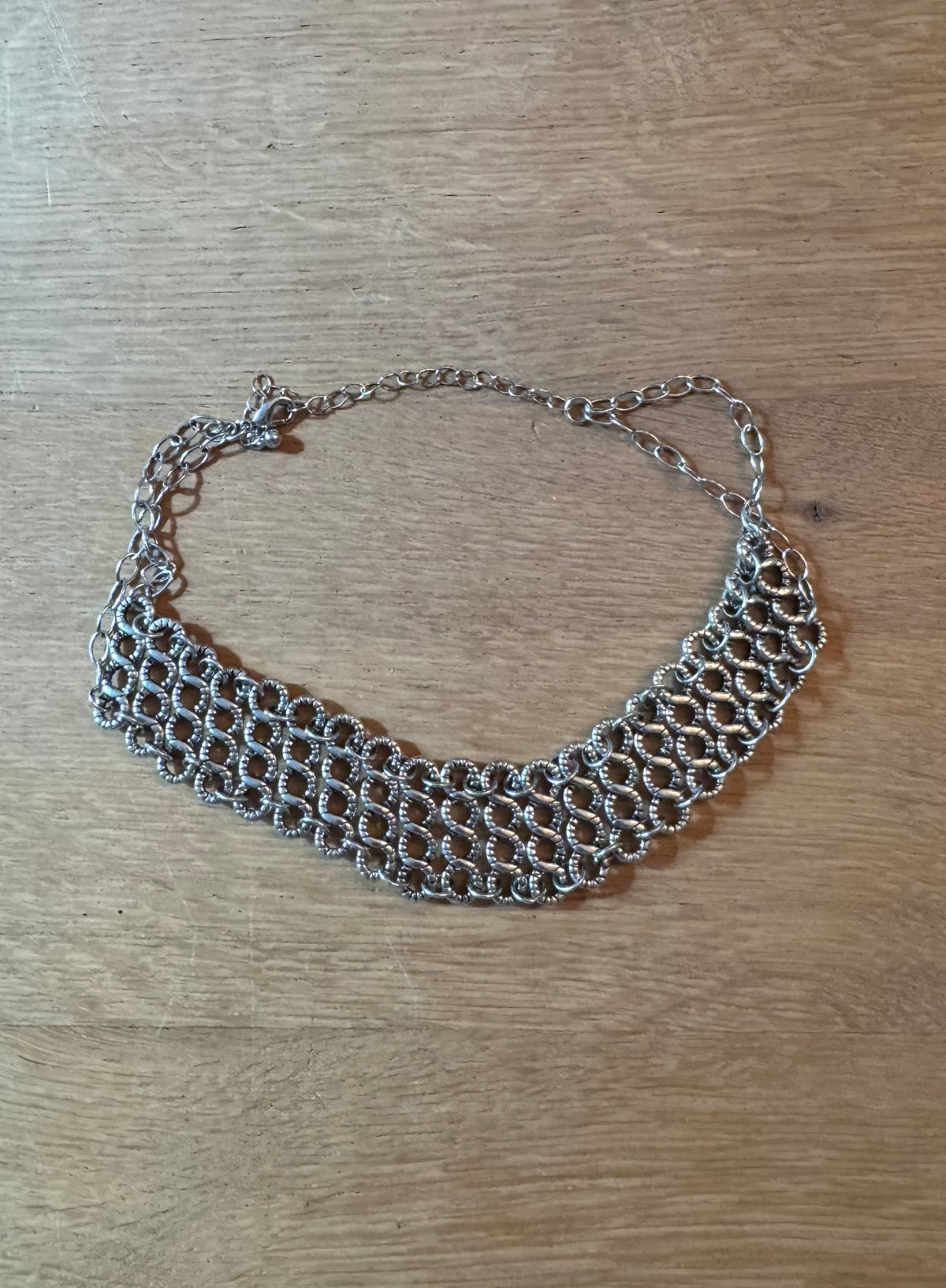 NO BRAND Silver Tone Chainmail Statement Chocker Necklace