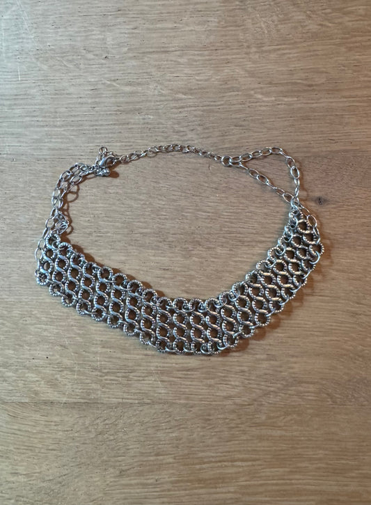 NO BRAND Silver Tone Chainmail Statement Chocker Necklace