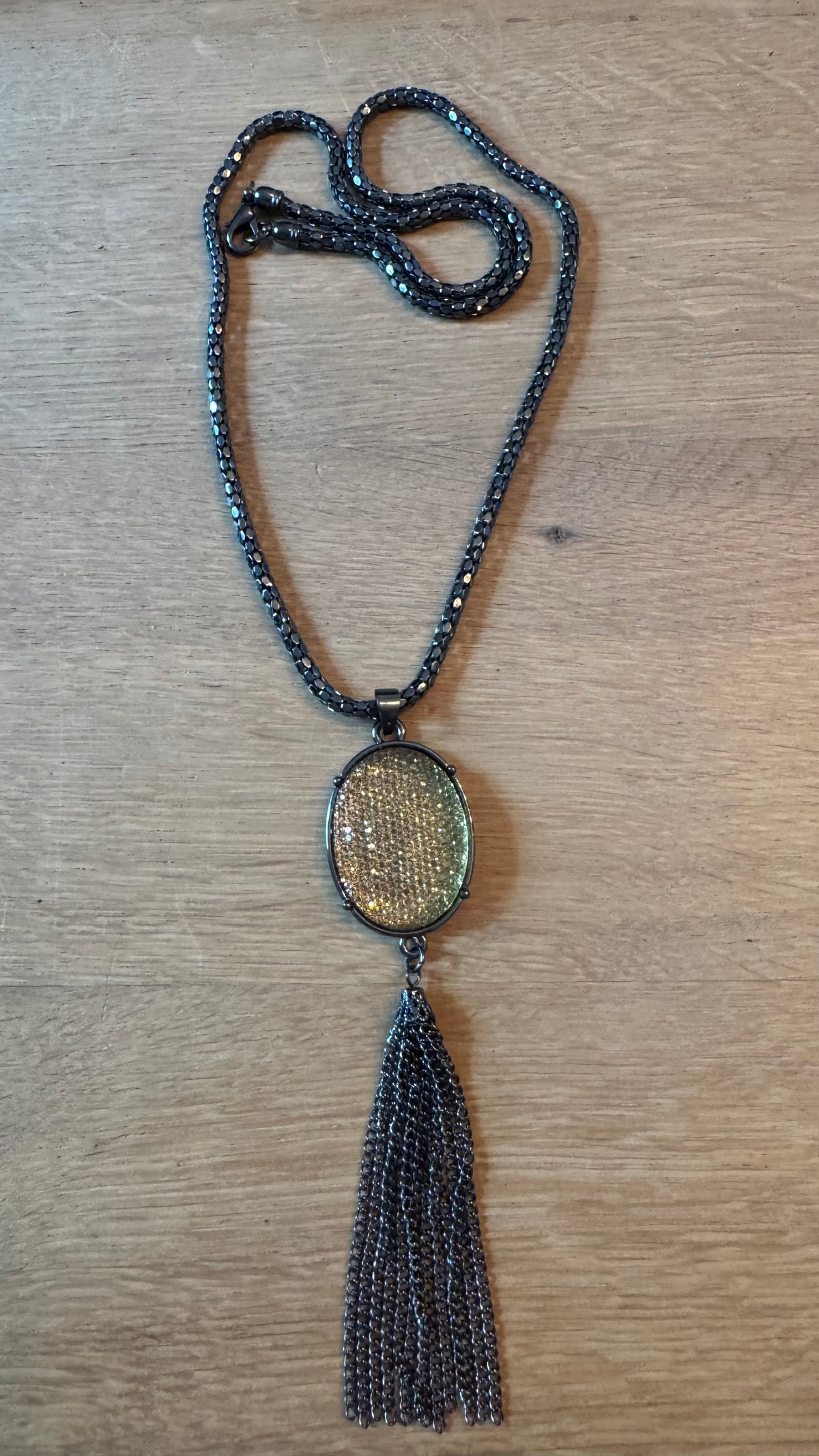 NO BRAND Vintage Style Hematite Tone Oval Tassel Pendant Necklace