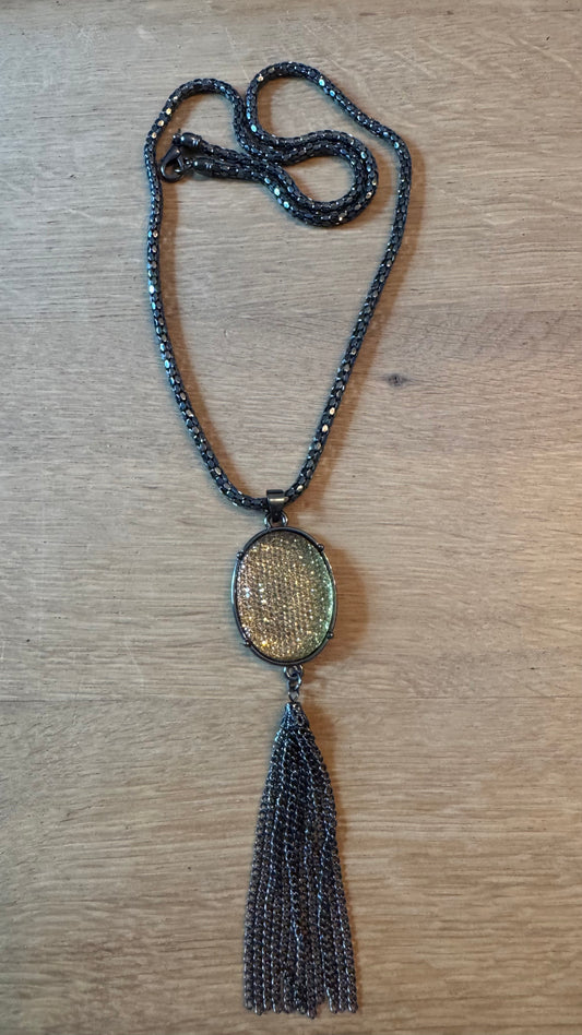 NO BRAND Vintage Style Hematite Tone Oval Tassel Pendant Necklace