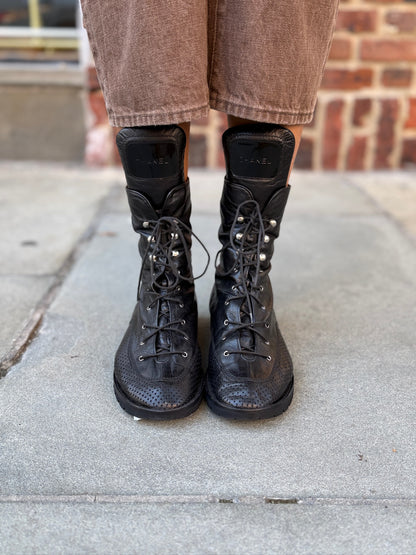 Chanel leather fold-over combat boots with logo, size US 9, photo 2