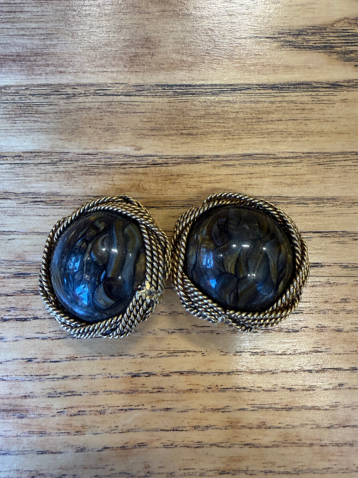 NO BRAND Round gold and brown stones clip on earrings