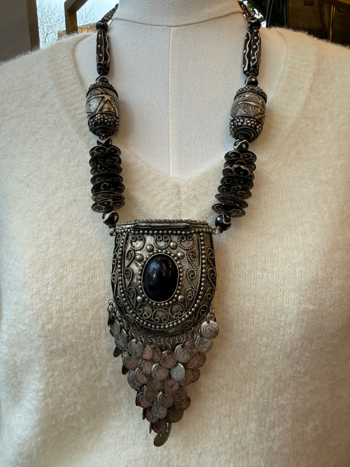NO BRAND Long Necklace with oversize silver Circle