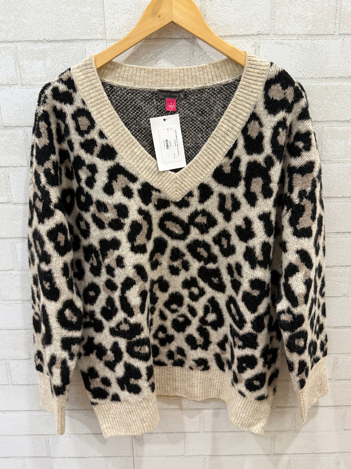 VINCE CAMUTO LS V Neck Animal Print Sweater/S