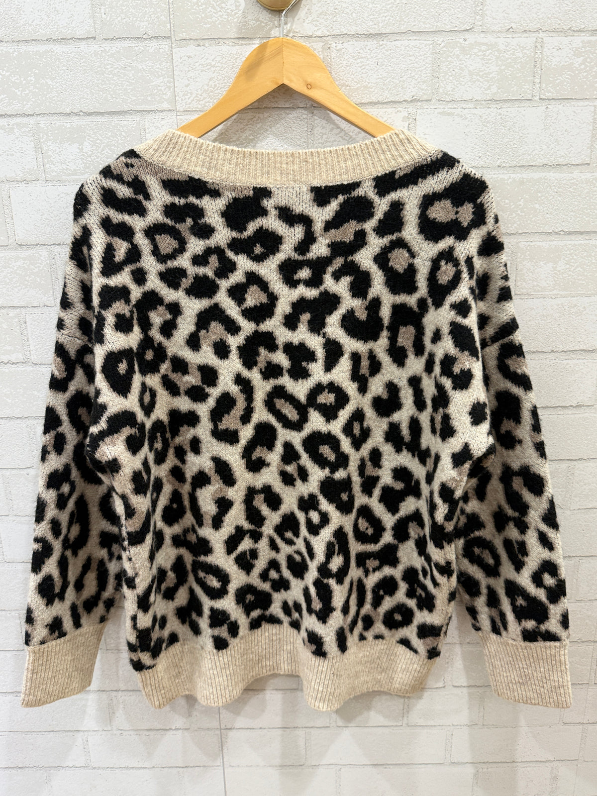 VINCE CAMUTO LS V Neck Animal Print Sweater/S