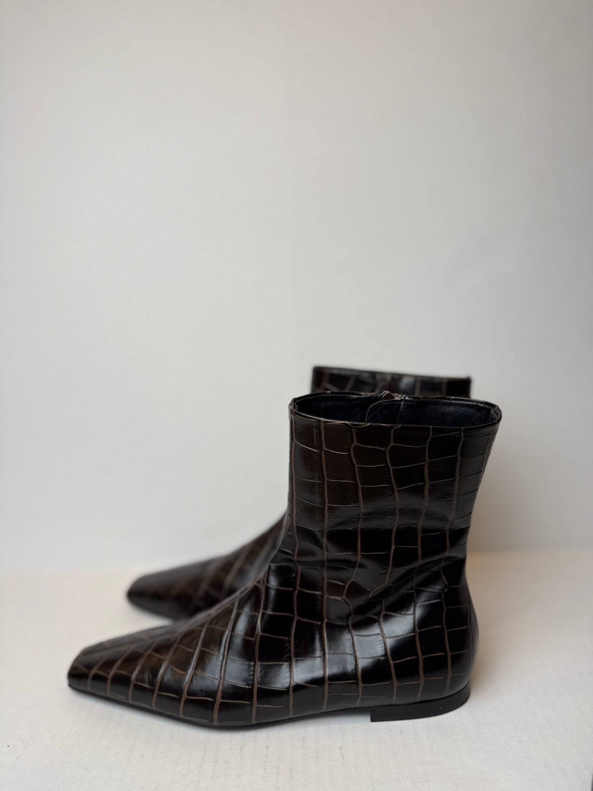TOTEME NWT Croco Embossed Chelsea Boots/US9-EU40