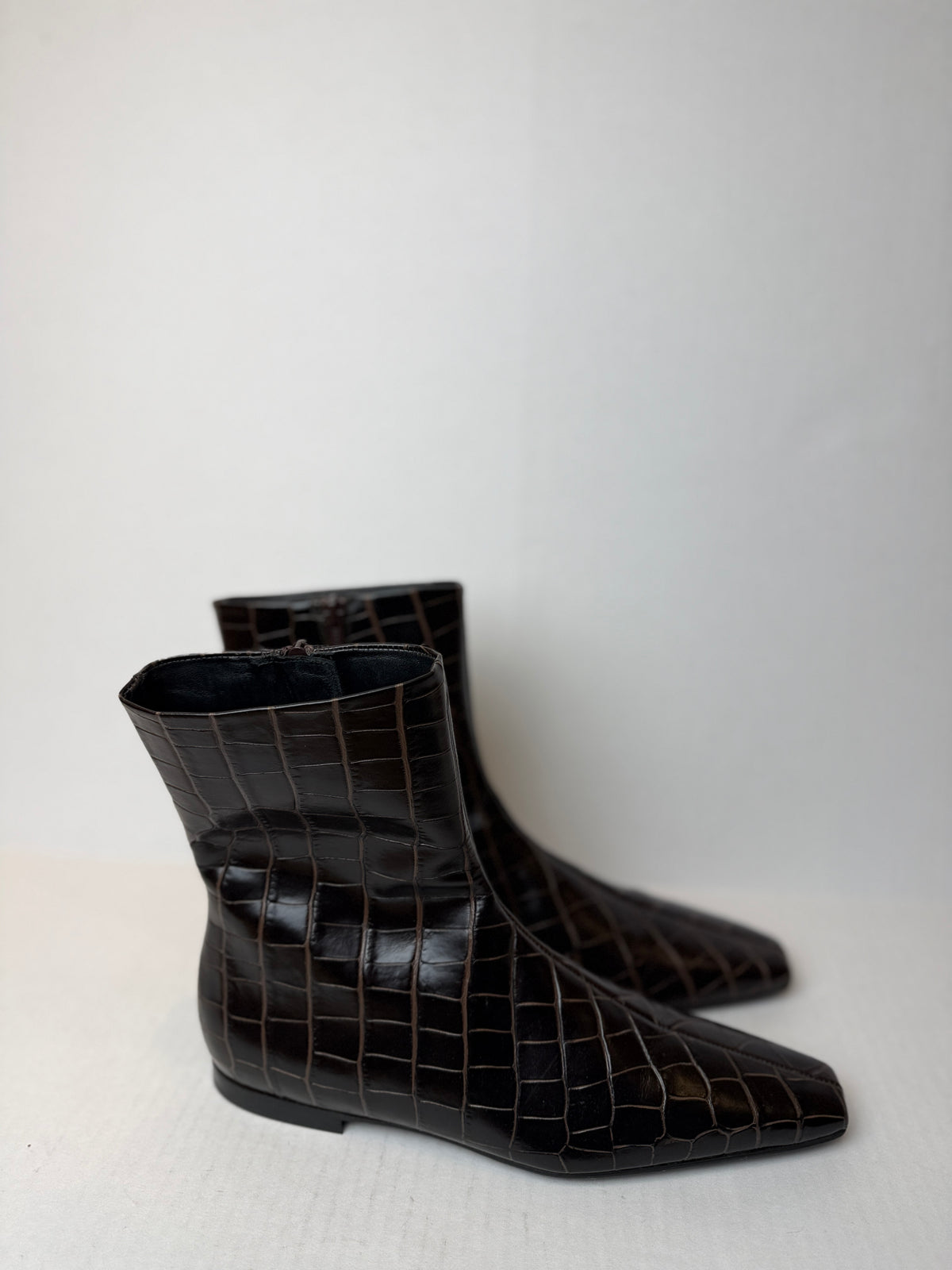 TOTEME NWT Croco Embossed Chelsea Boots/US9-EU40