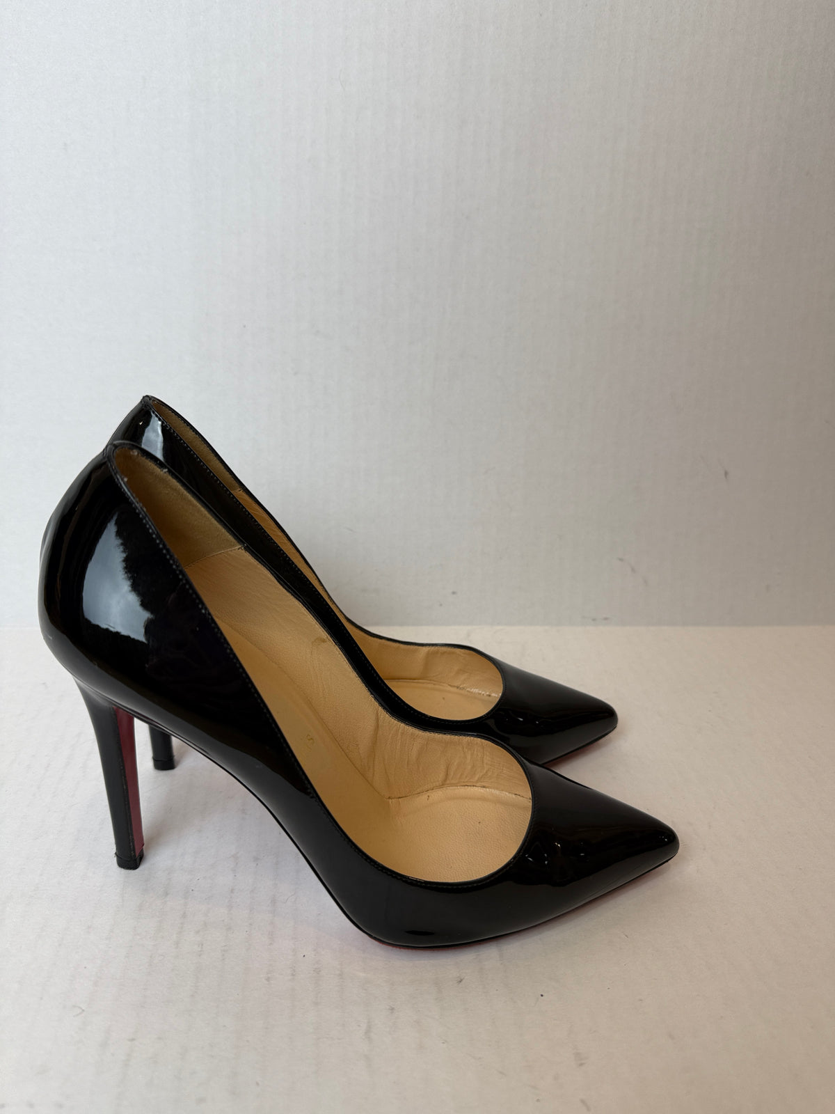 LOUBOUTIN Pointed Patent Pumps/7.5-EU38