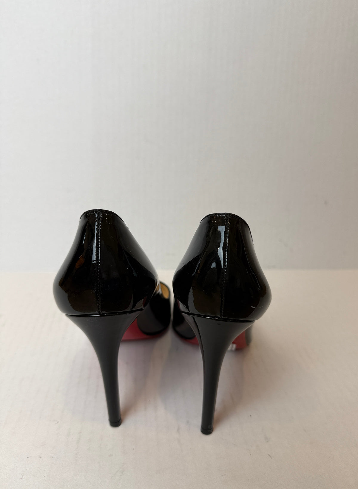 LOUBOUTIN Pointed Patent Pumps/7.5-EU38
