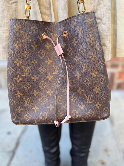 LOUIS VUITTON NéoNoé Medium Bucket Bag
