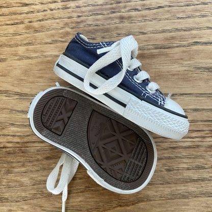 Size 8 top infant converse